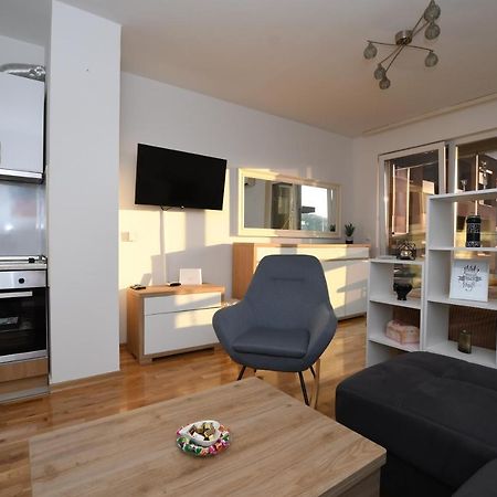 Sky Way Studio Apartment Sarajevo Bagian luar foto