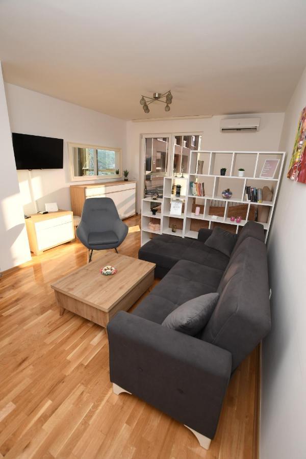Sky Way Studio Apartment Sarajevo Bagian luar foto