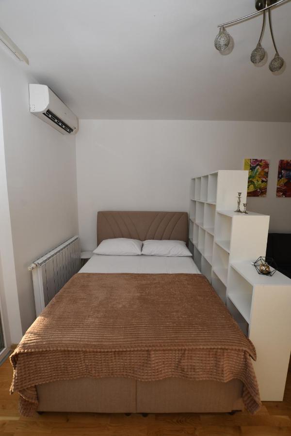Sky Way Studio Apartment Sarajevo Bagian luar foto