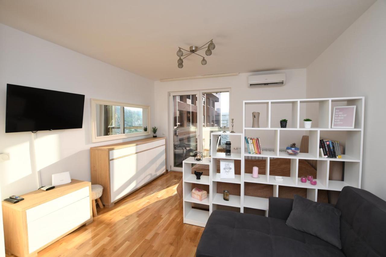 Sky Way Studio Apartment Sarajevo Bagian luar foto